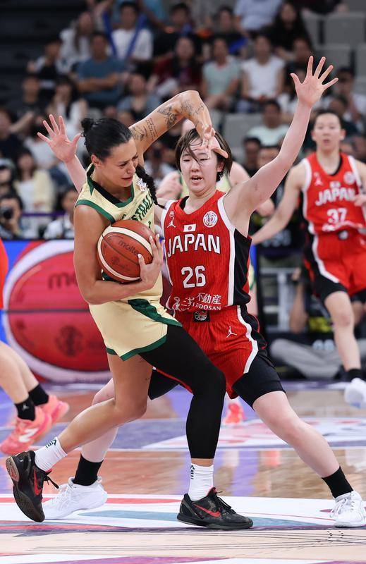 包含女篮亚洲杯决赛：澳大利亚半场54-43领先日本，田中心19分的词条