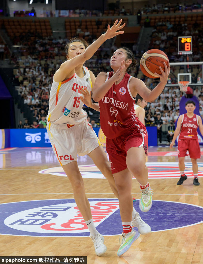 包含女篮亚洲杯决赛：澳大利亚半场54-43领先日本，田中心19分的词条